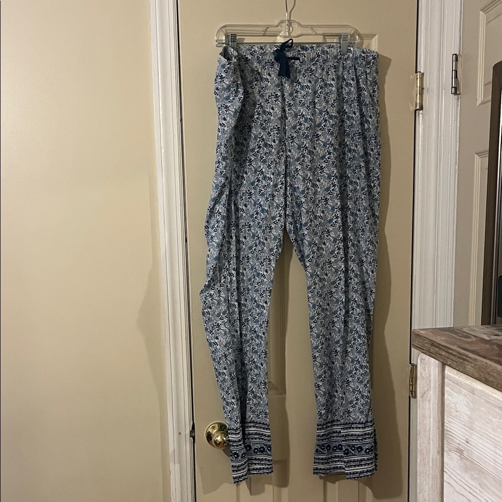 Old Navy Navy and White Floral Pajama Pants